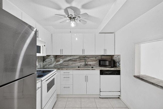 Photo - 660 Tennis Club Dr Unidad 303