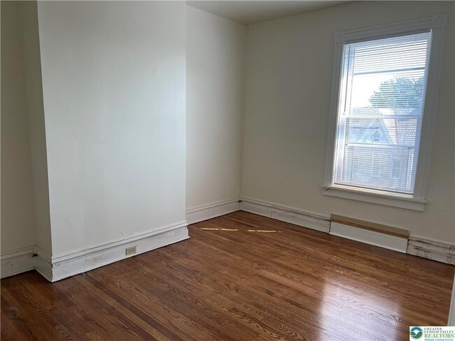 Photo - 529 Linden St Unit 3