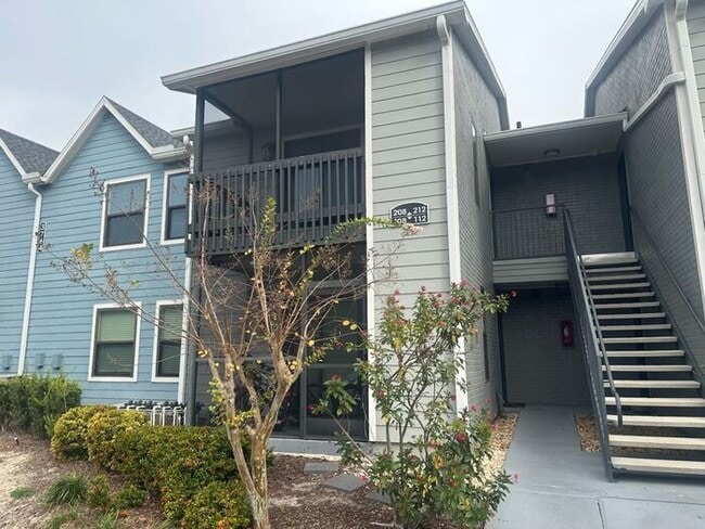 Building Photo - NEWLY renovated 2 bedroom/1 bath condo in Casselberry!!