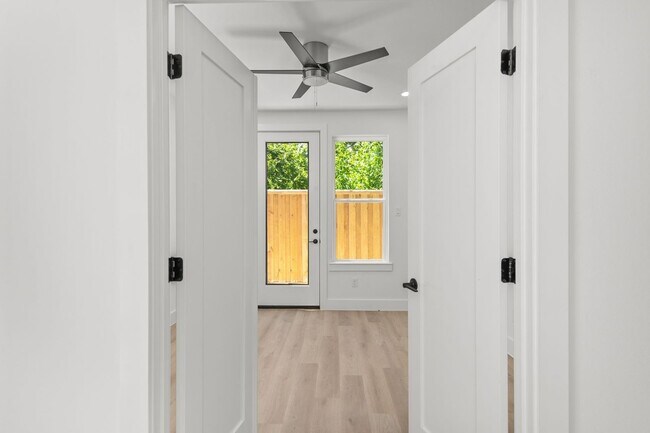 Photo - 3348 Sauer St