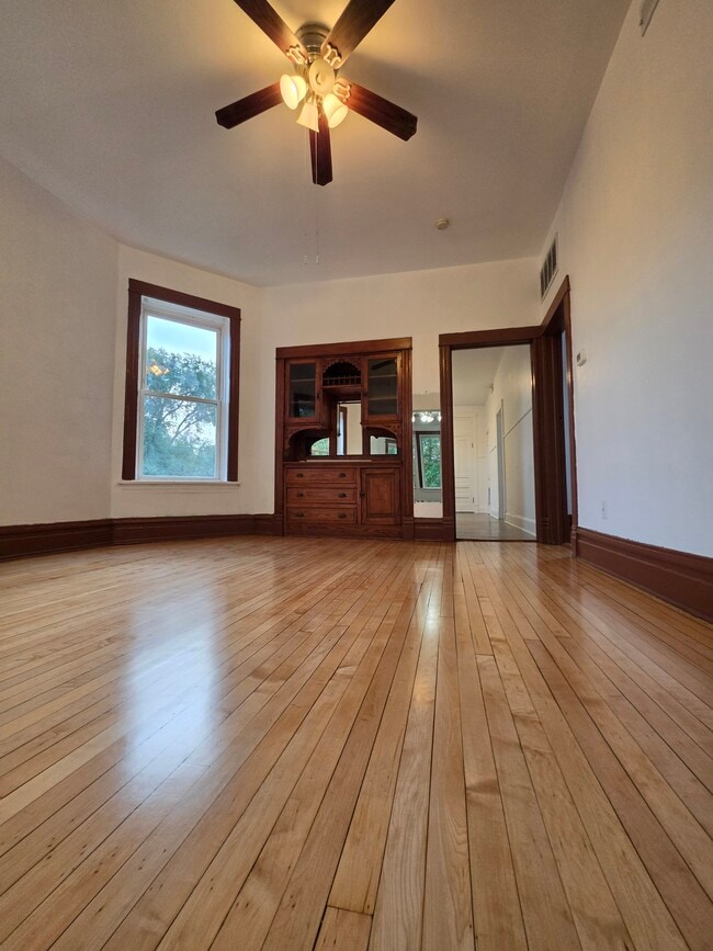 1138 N Hamlin Ave Unit 2
