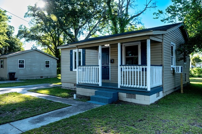 Photo - 1205 Kinston St