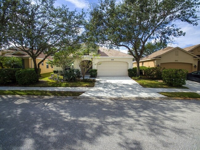 Photo - 4 bedroom 3 Bath Pool home in Lakewood Ranch Greenbrook