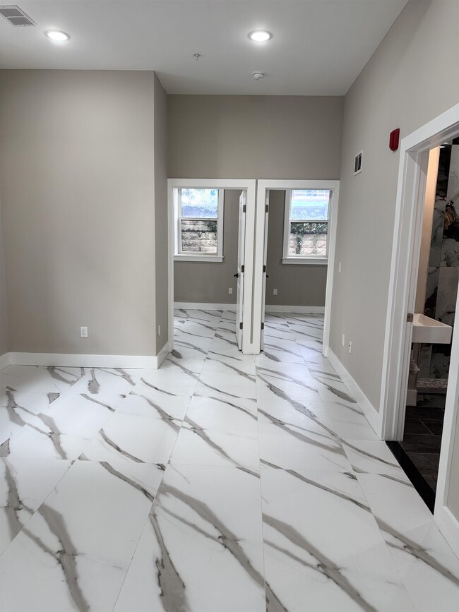 Photo - 213 ACADEMY St Unidad 1B