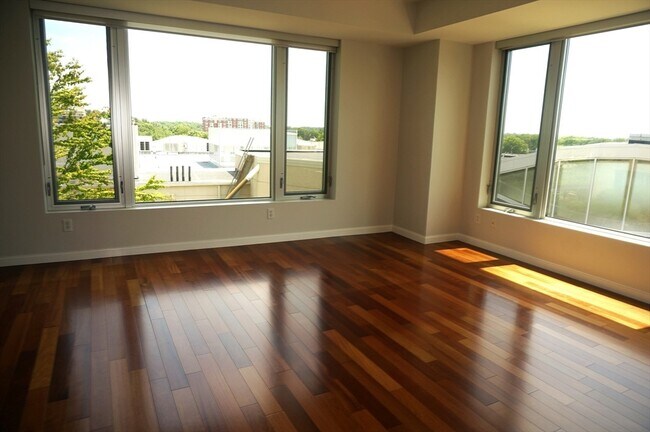 Photo - 10-40 Nouvelle Way Unidad 748 N