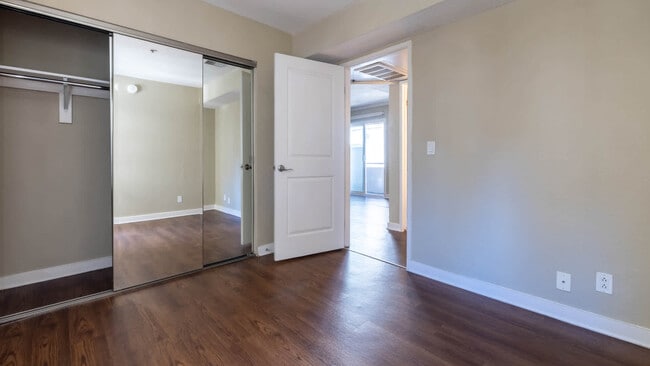 Bedroom with Hard Surface Flooring - Vantage Hollywood