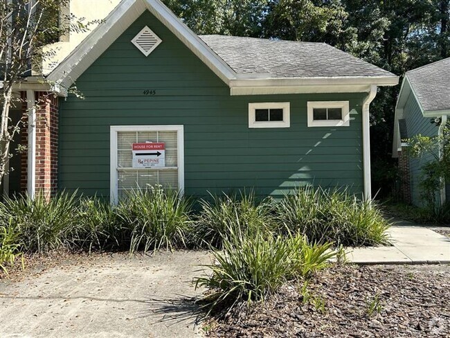 Building Photo - One of The Best Locations in Gainesville! ... Rental