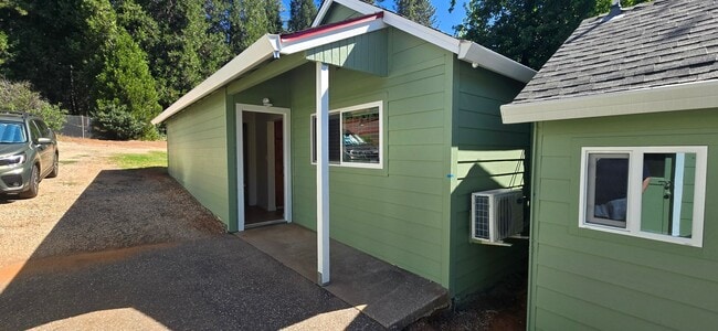 Building Photo - 183 Unit 554