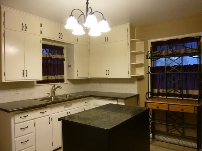 Photo - 719 E 35th Ave