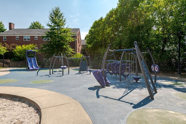 Photo - Buchanan Gardens Apartments