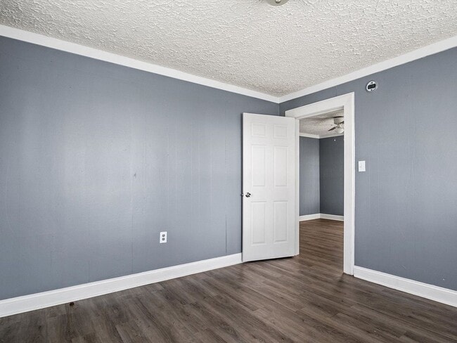 Photo - Spacious 2 Bed, 1 Bath Apartment