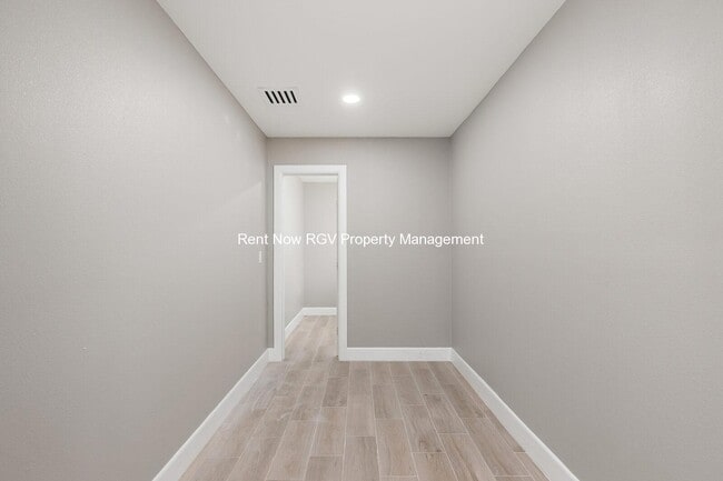 Photo - 800 Walnut Ave