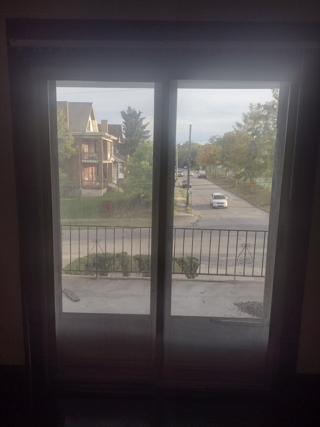 Building Photo - 960 Cleveland Ave Unit Jones properties