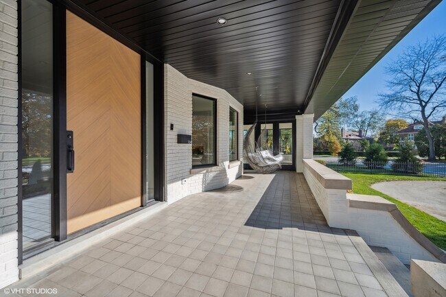 Photo - 704 Sheridan Rd
