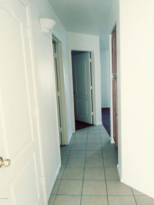 Photo - Nice 4bdrm + den in Avondale CWS