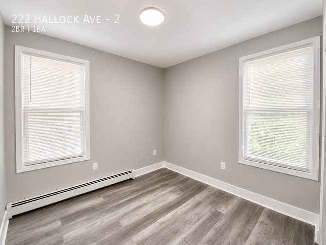 Photo - 222 Hallock Ave Unit 2