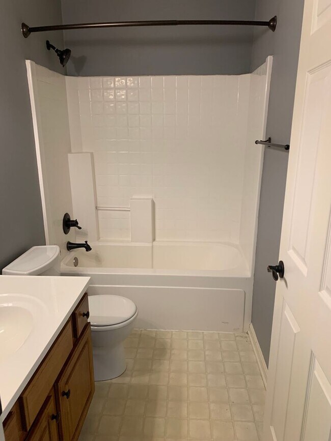 1038 Brent St Unit 100