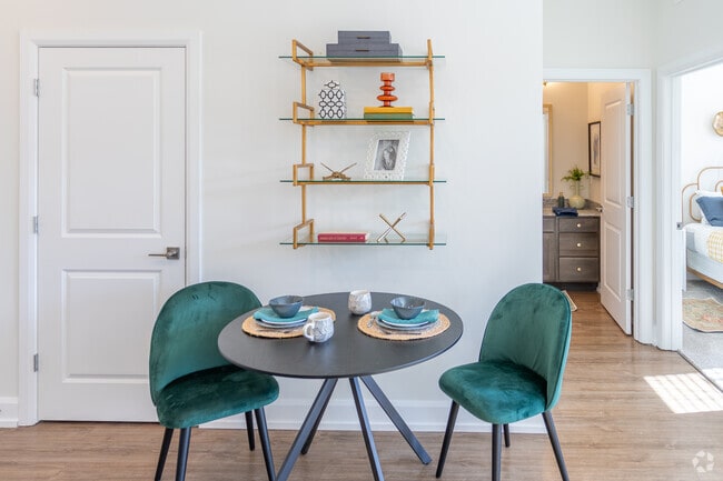 Oxford - 1BR, 1BA - 681 SF