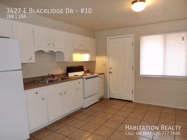 Lovely 2Bed/1Bath with a Community Pool in... - Lovely 2Bed/1Bath with a Community Pool in... Townhome