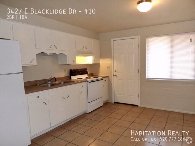 Building Photo - Lovely 2Bed/1Bath with a Community Pool in... Rental