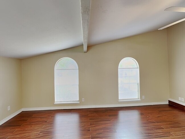 Photo - 1517 Camelia Dr