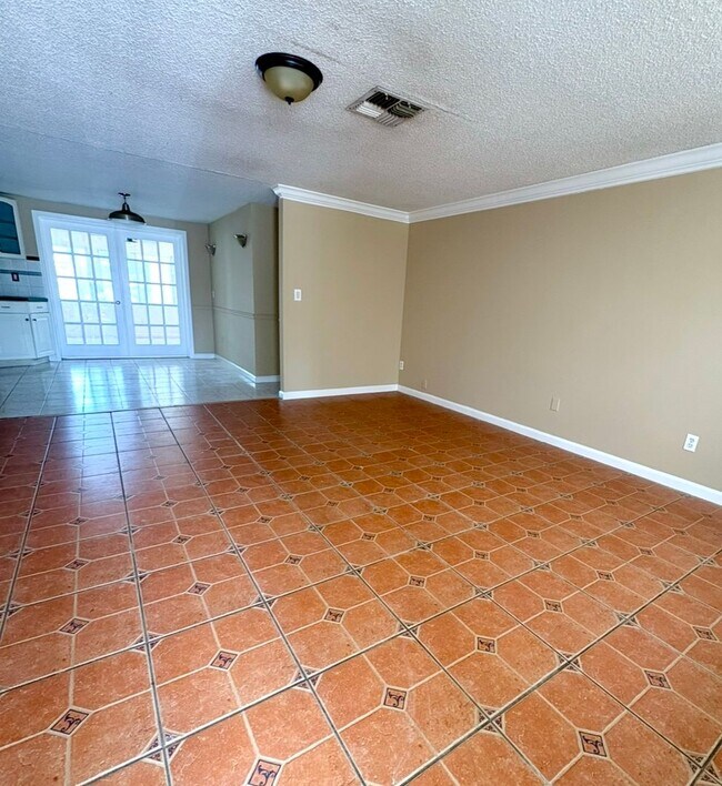 Photo - 6707 Lenoir Dr