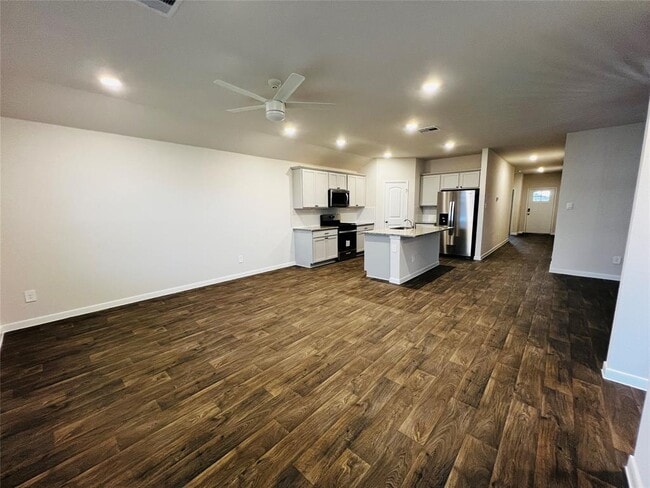 Photo - 315 Darwin Pl