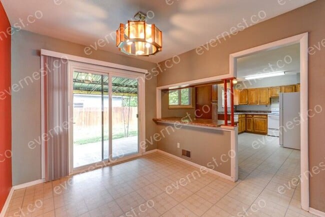 Photo - 3191 Troy St