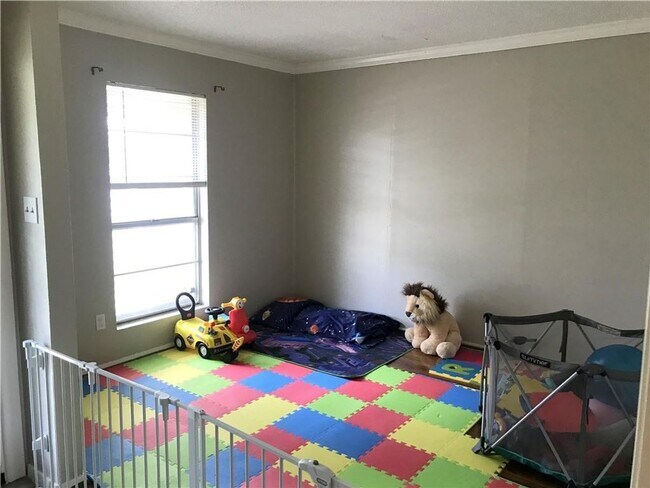 Photo - 5 Bedroom 3 Full Baths on the Southside