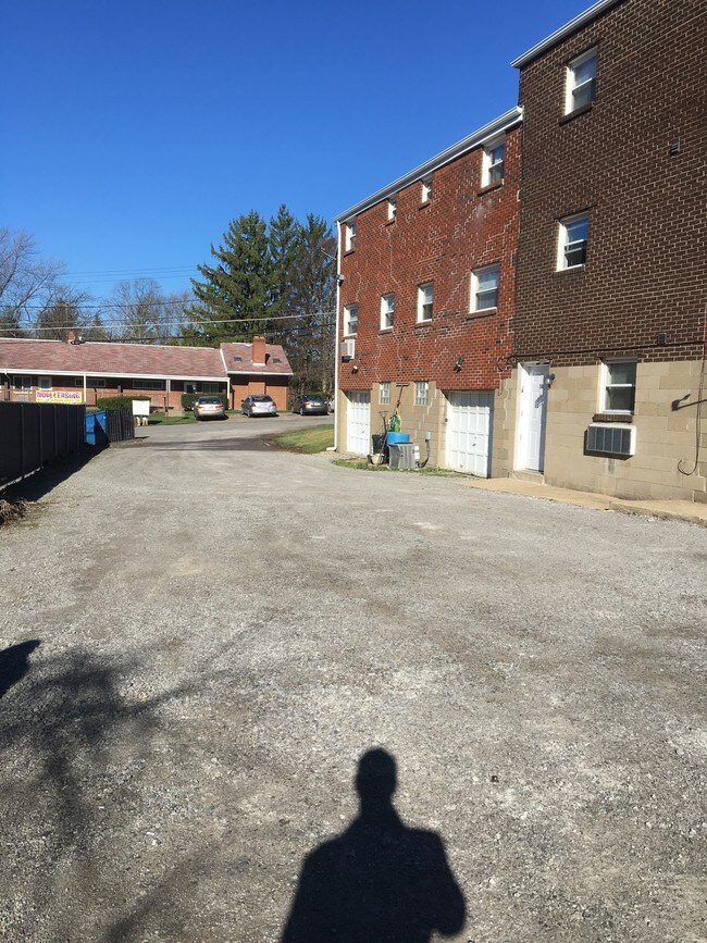 229 Moon Clinton Rd Apartments Moon Township, PA