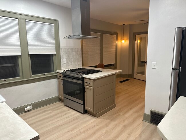 Building Photo - 9205 Clifton Blvd Unit 9205 Clifton blvd