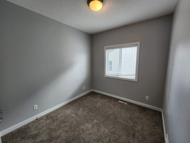 Photo - 377 Windermere Dr