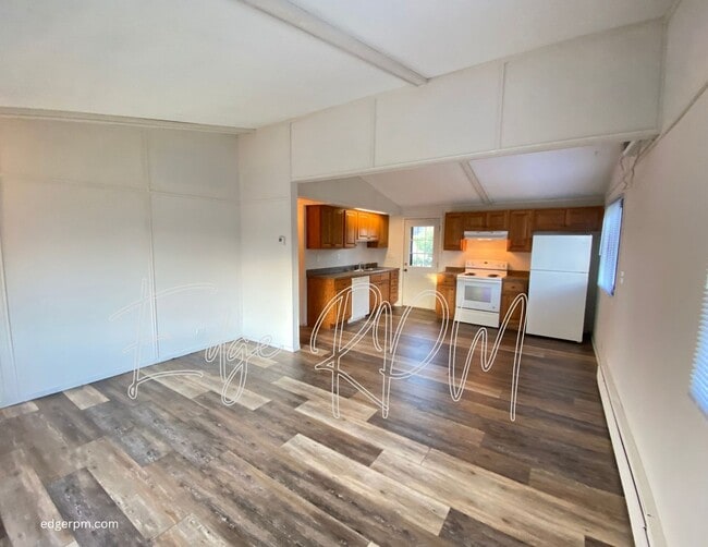 Building Photo - For Rent: Updated 2 Bedroom, 1 Bath Townho... Rental
