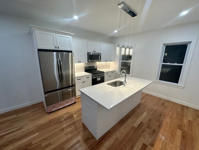 Photo - 82 Albertina St Unit 1