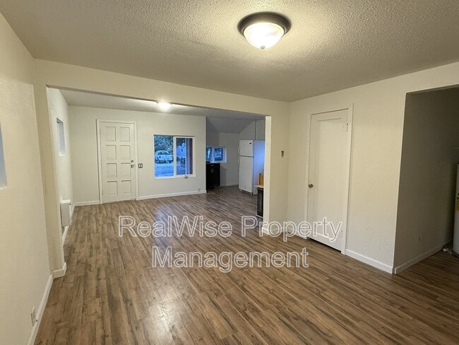 Photo - 173 SE Lane Ave