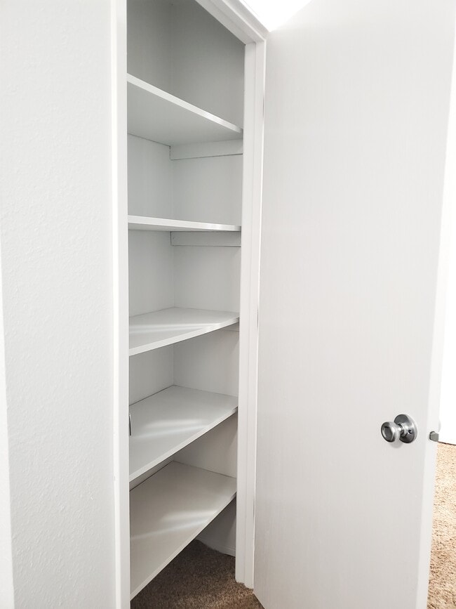 1X1 S Hallway Closet