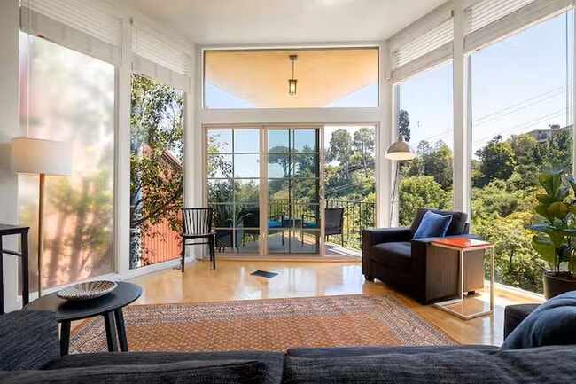 7038 Pacific View Dr