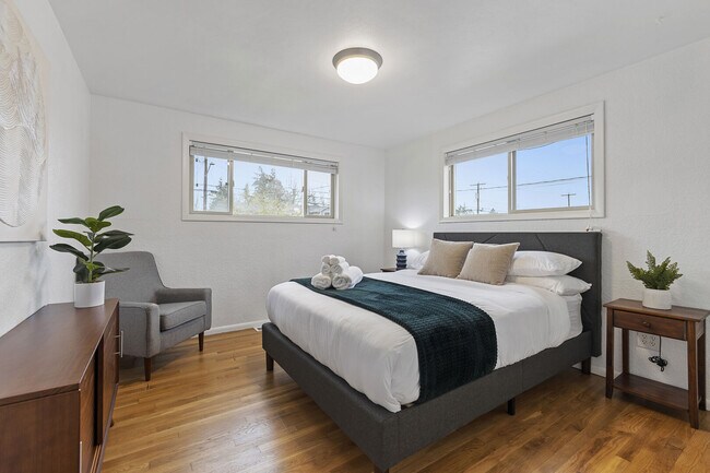 Photo - 1627 E Broadway