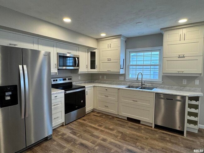 Photo - 3319 N Marquette St