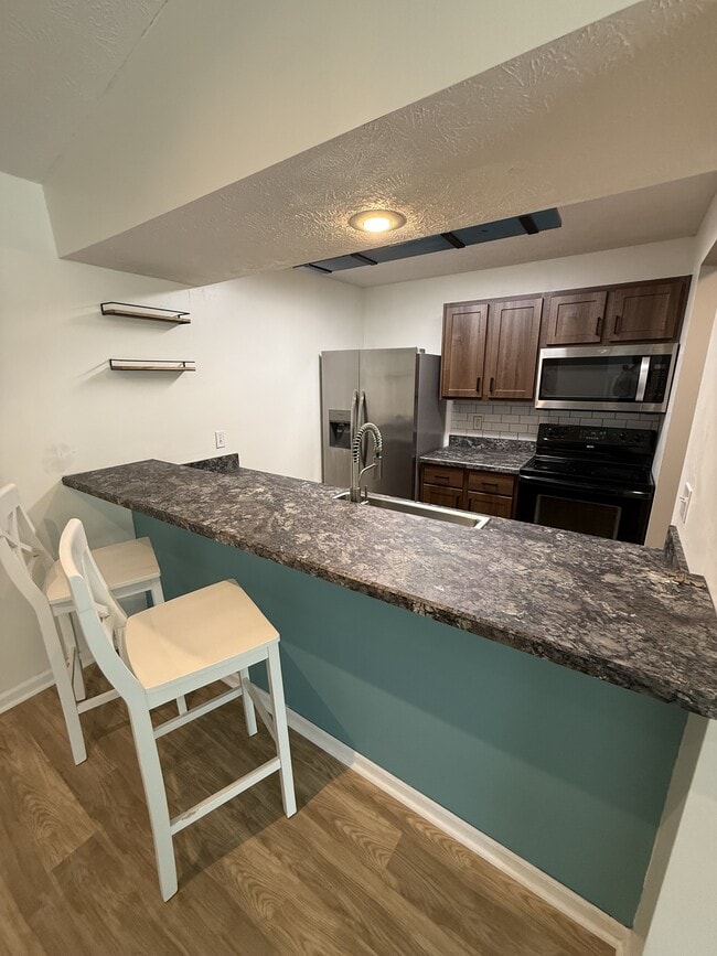 Photo - 914 Carom Cir