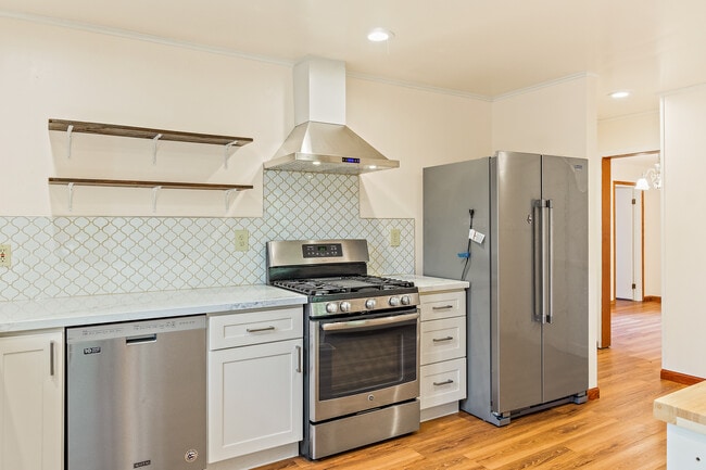 Photo - 2319 N 145th St