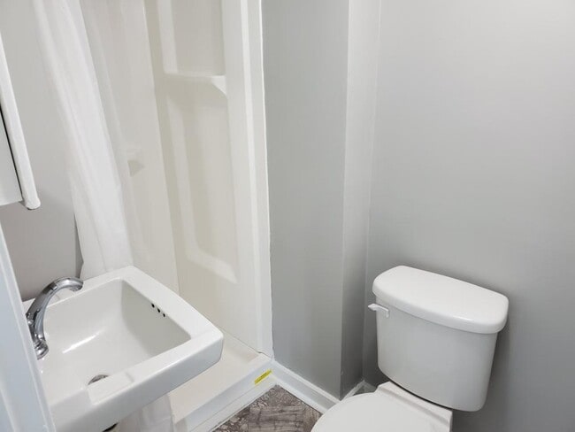 Unit 3B - Bathroom - 3 Lucier St