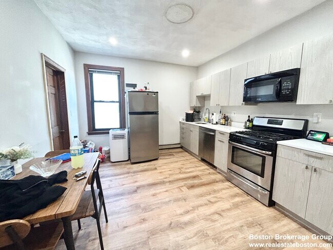 Photo - 1568 Tremont St