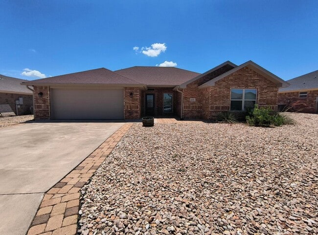 Building Photo - Discover this Beautiful 4 bedroom, 2 bath ... Rental