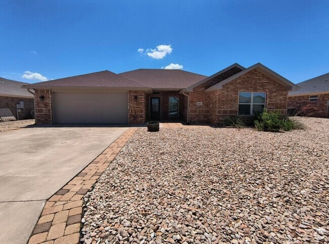 Building Photo - Discover this Beautiful 4 bedroom, 2 bath ... Rental