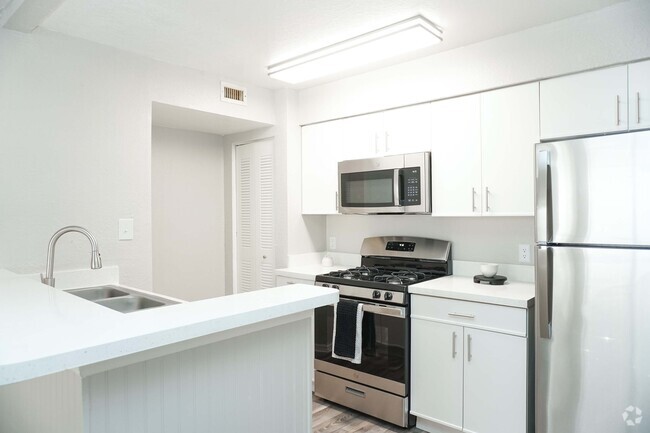 Building Photo - Bella Capri Rental