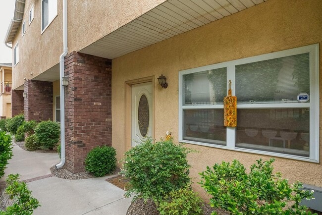 Photo - 618 Coal Ave SW Unit B