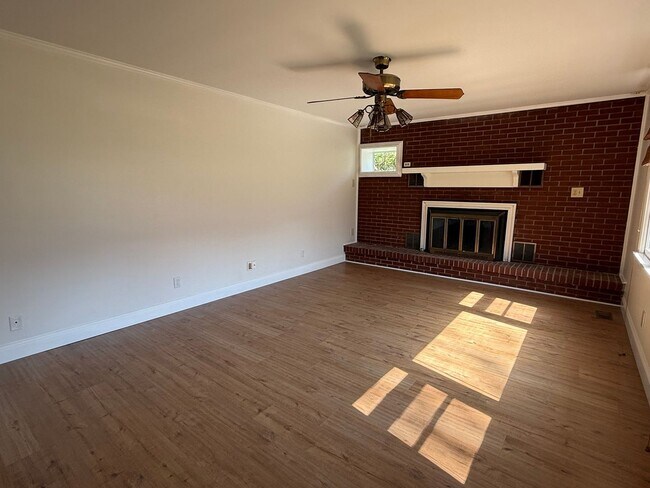 Photo - Prime Nashville Location with Comfort & Convenience