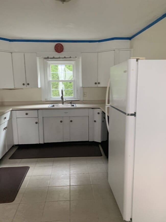 Photo - 225 Simpson Rd