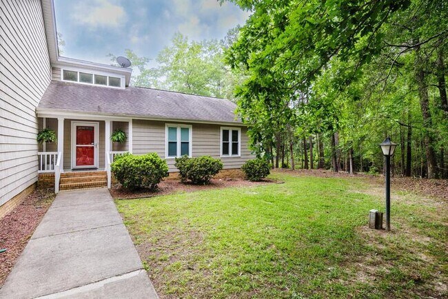 311 Derrick Ln